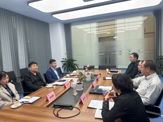 Collaboration Exchange | Director Zhang Hongyu of the Hematology Department, Peking University Shenzhen Hospital, and Delegation Visit Our Company for Exchange